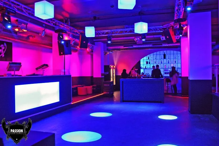 Tanzfläche und DJ-Pult im Oldenburger Club Passion