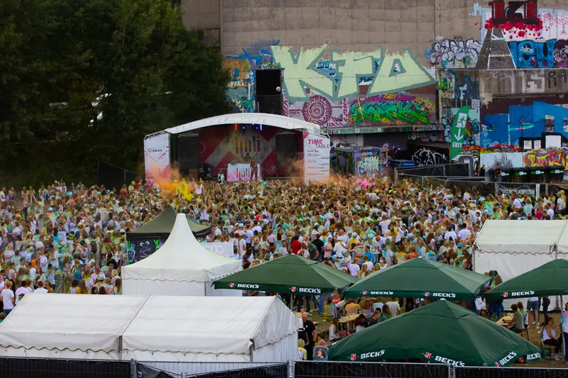 Tausende Gäste beim Holi-Festival am Utkiek in Oldenburg